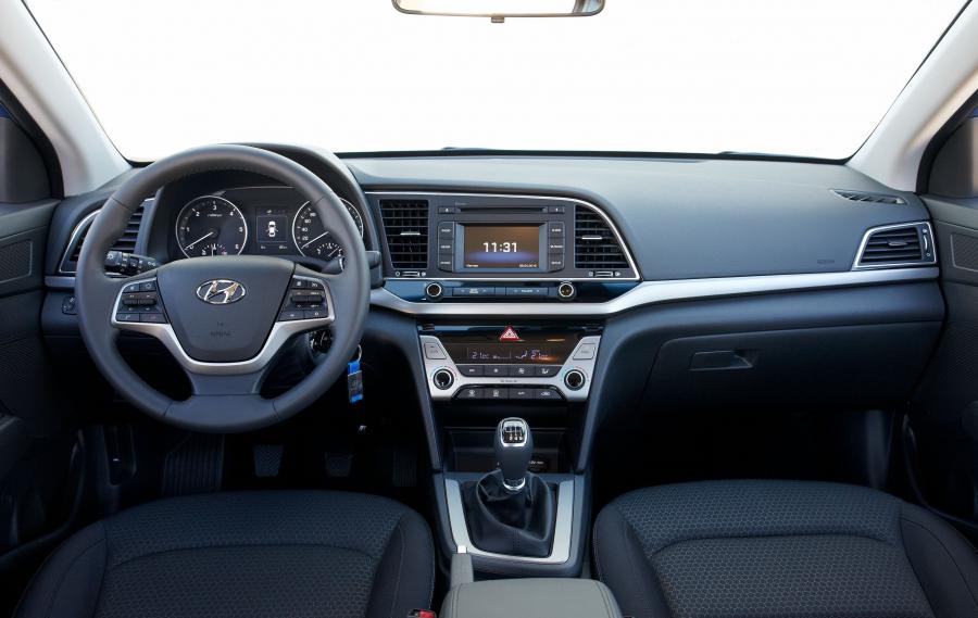  Hyundai Elantra 2016 года  (фото 2 из 30)